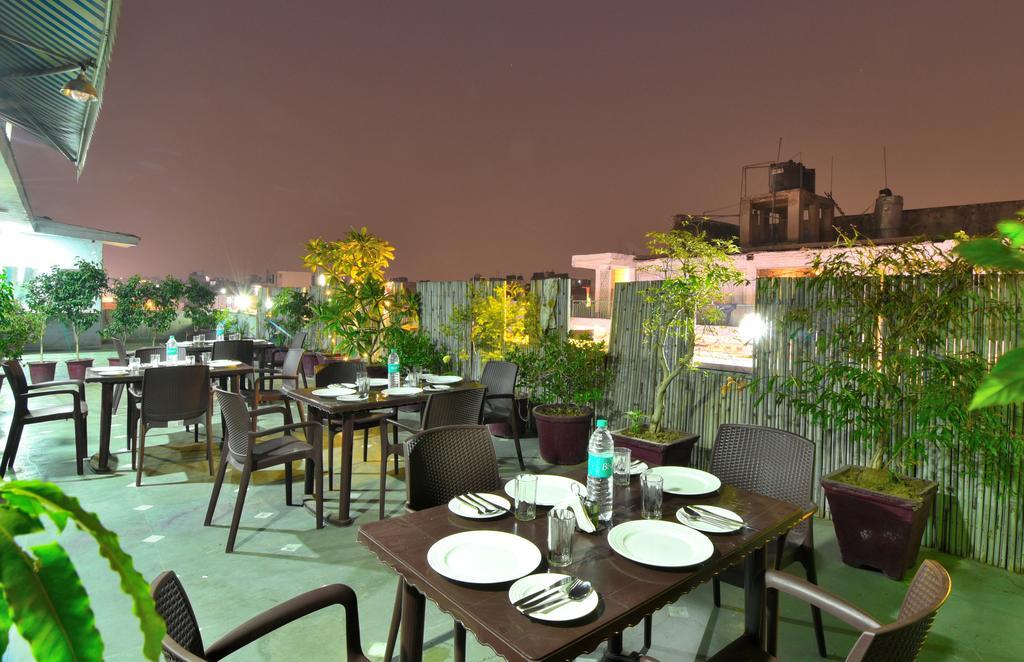 Hotel De Holiday International @ New Delhi Station Exterior photo