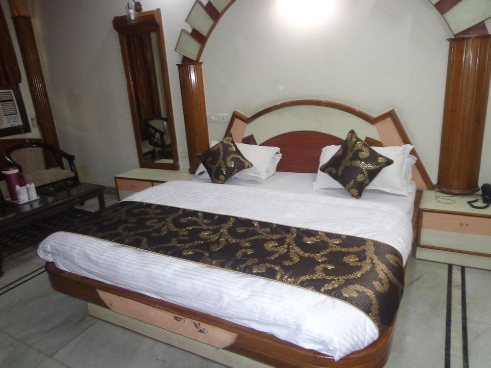 Hotel De Holiday International @ New Delhi Station Exterior photo