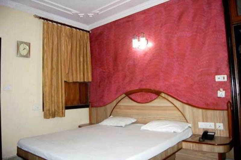 Hotel De Holiday International @ New Delhi Station Exterior photo