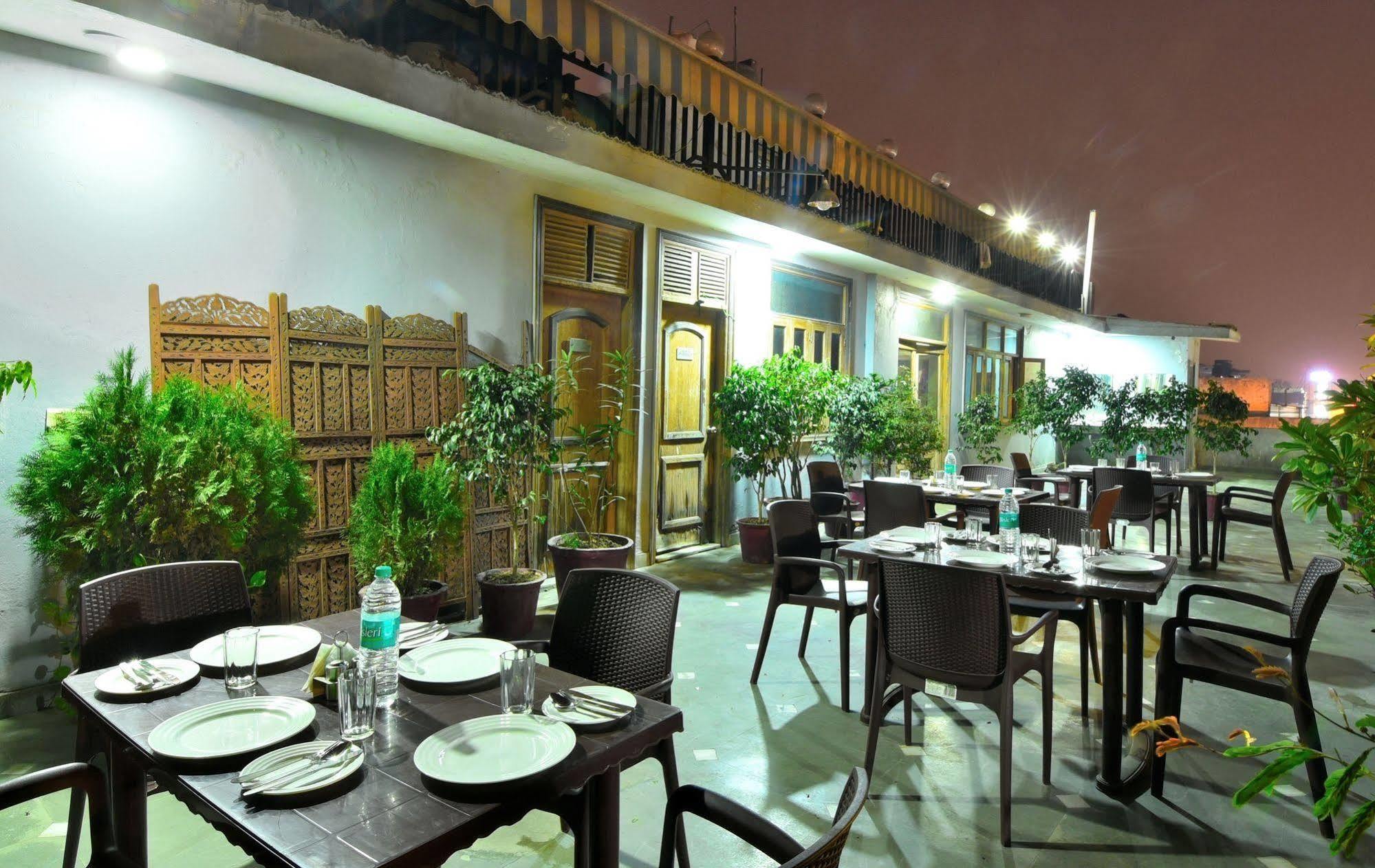 Hotel De Holiday International @ New Delhi Station Exterior photo