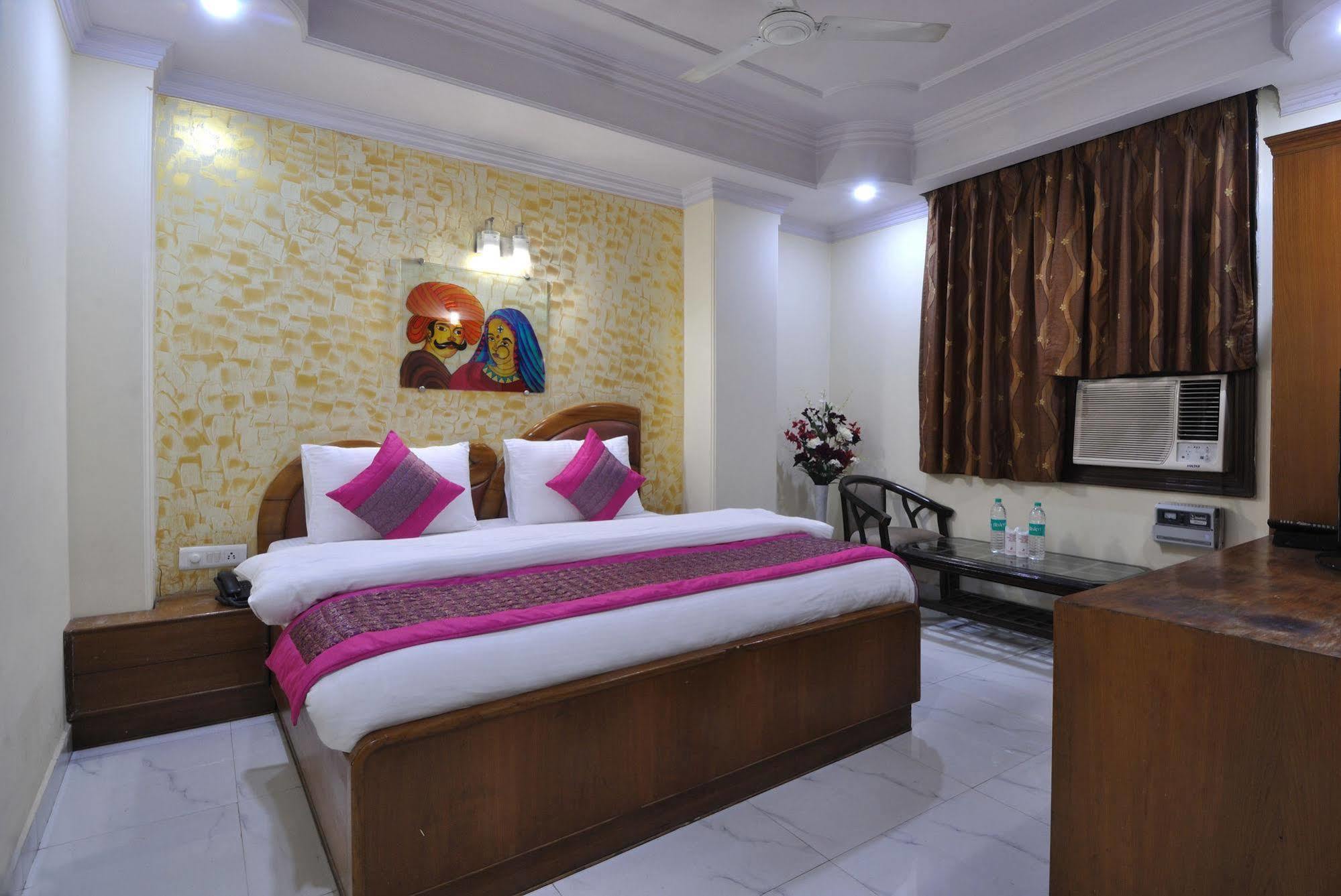 Hotel De Holiday International @ New Delhi Station Exterior photo